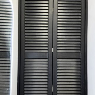 МАЛЕНЬКИЙ ЧЕРНЫЙ ШКАФЧИК