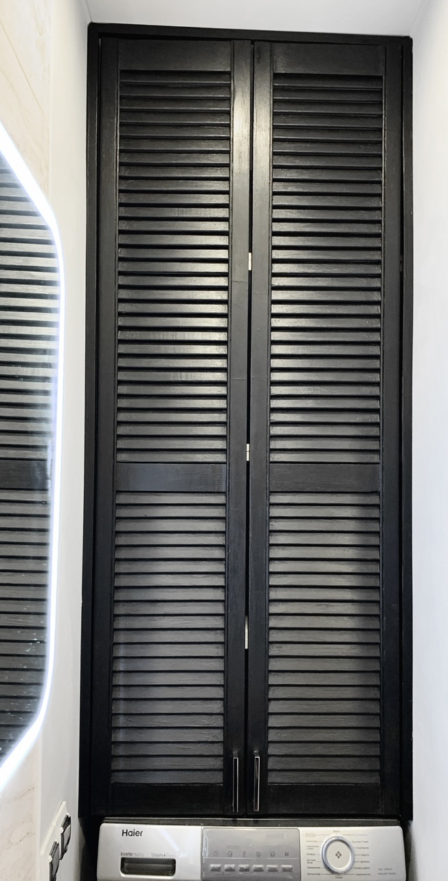 МАЛЕНЬКИЙ ЧЕРНЫЙ ШКАФЧИК